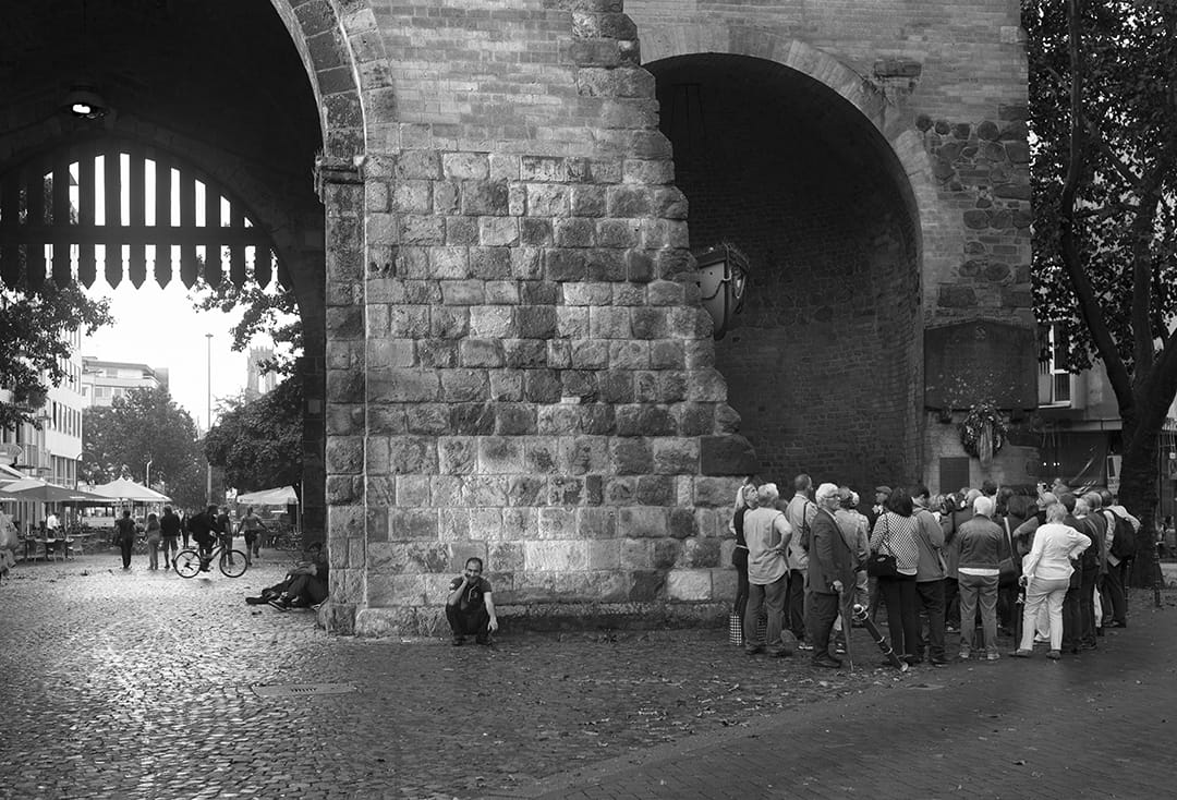 Menschengruppe am Eigelsteintor